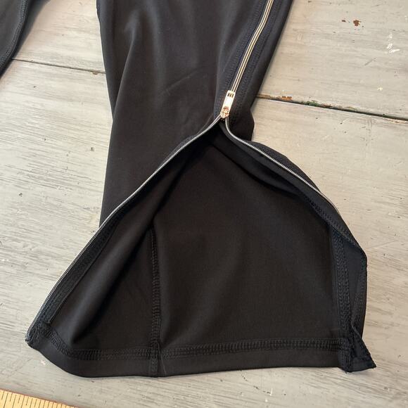 NWT Lane Bryant LIVI Black Rose Gold Zipper Wicking 7/8 Legging Sz 18 20 - Picture 2 of 9